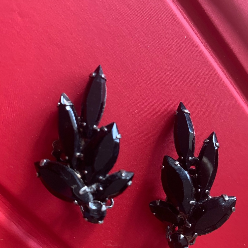 Vintage Black Onyx Leaf Clip on Earrings